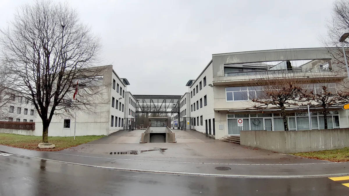 Flüchtlingsunterkunft Kaserne Kader-Ausbildungszentrum
Asylunterkunft